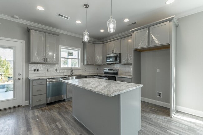 Building Photo - 5085 Oop Rd