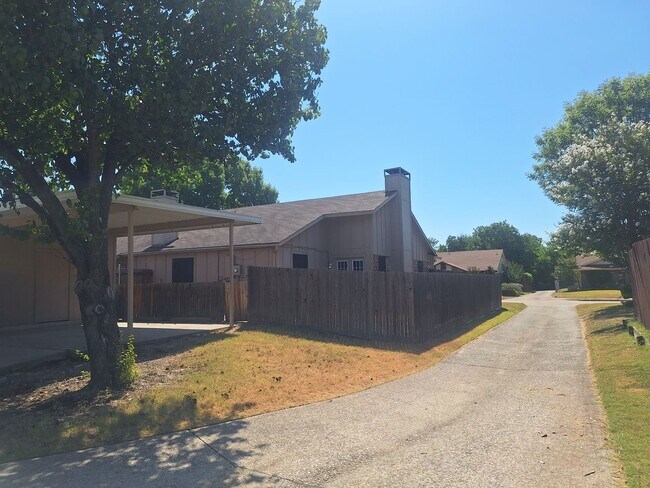 Building Photo - 3944-3946 Queens Ct