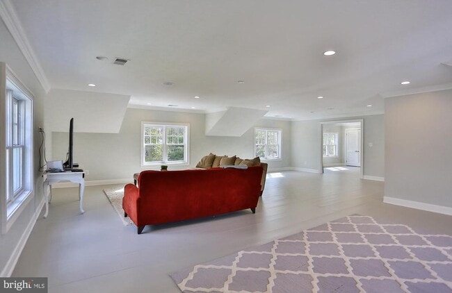 Building Photo - 6329 Linway Terrace