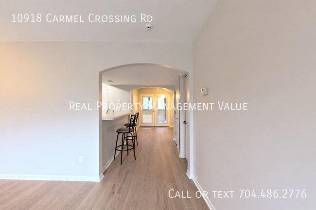 Building Photo - 10918 Carmel Crossing Rd