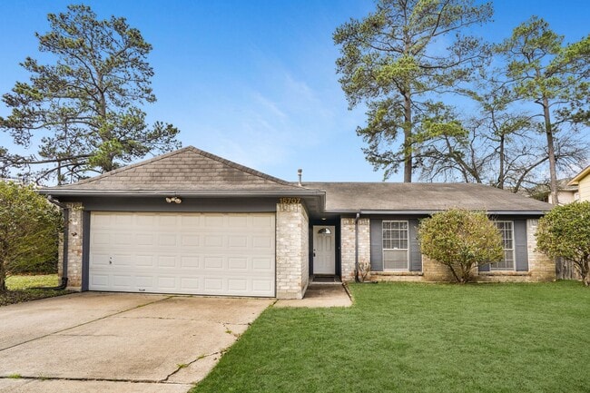 Building Photo - 15707 Baytree Dr