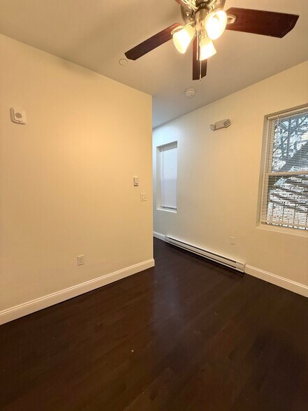 Building Photo - 47 Charter St