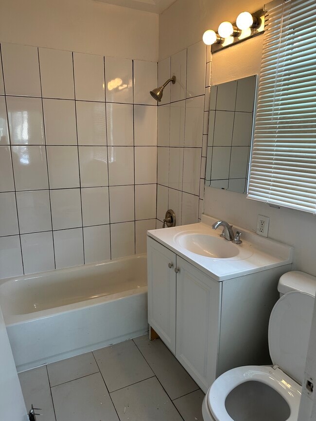 Building Photo - 3859 Tilden Ave