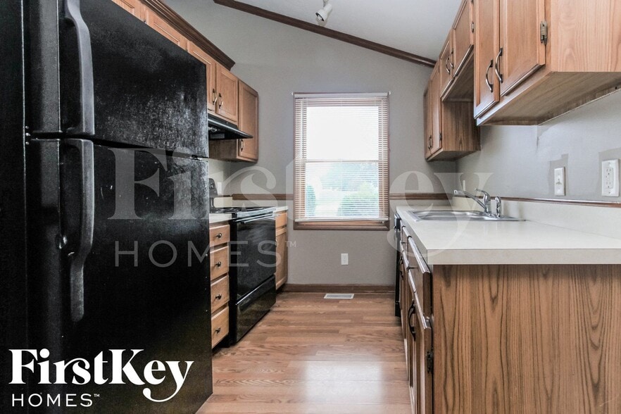 Building Photo - 2102 E Edgewood Ave