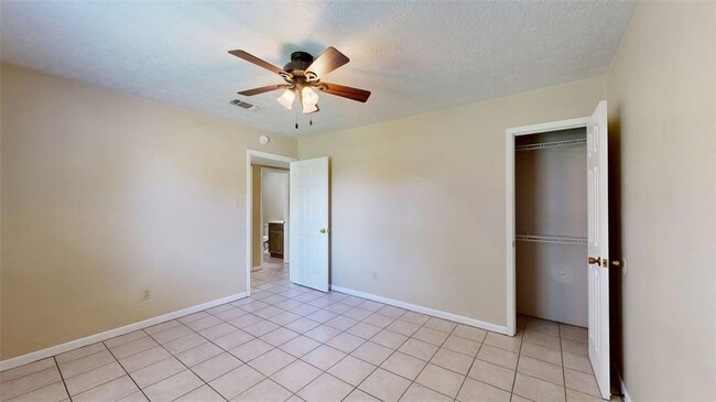Building Photo - 1002 Hardwood Ln