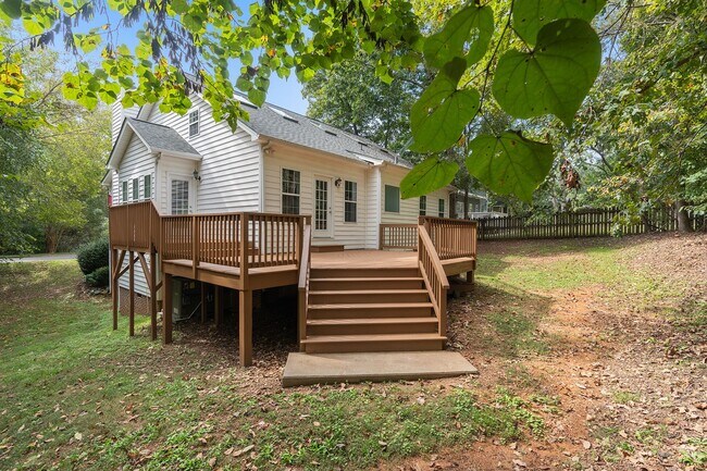 Building Photo - Pittsboro Three Bedroom Home with Large bonus August Availability!