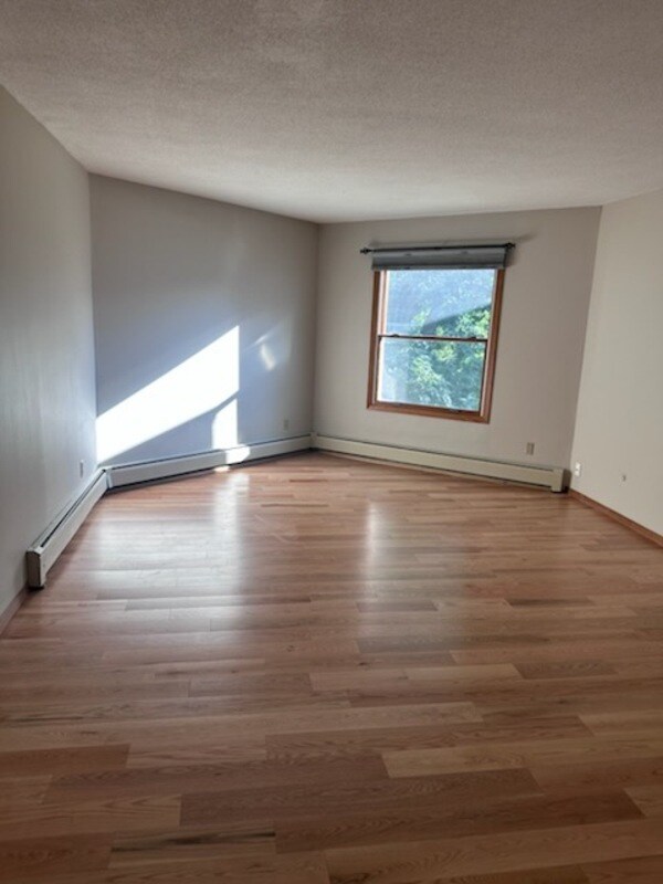 Building Photo - 2210 Midland Grove Rd