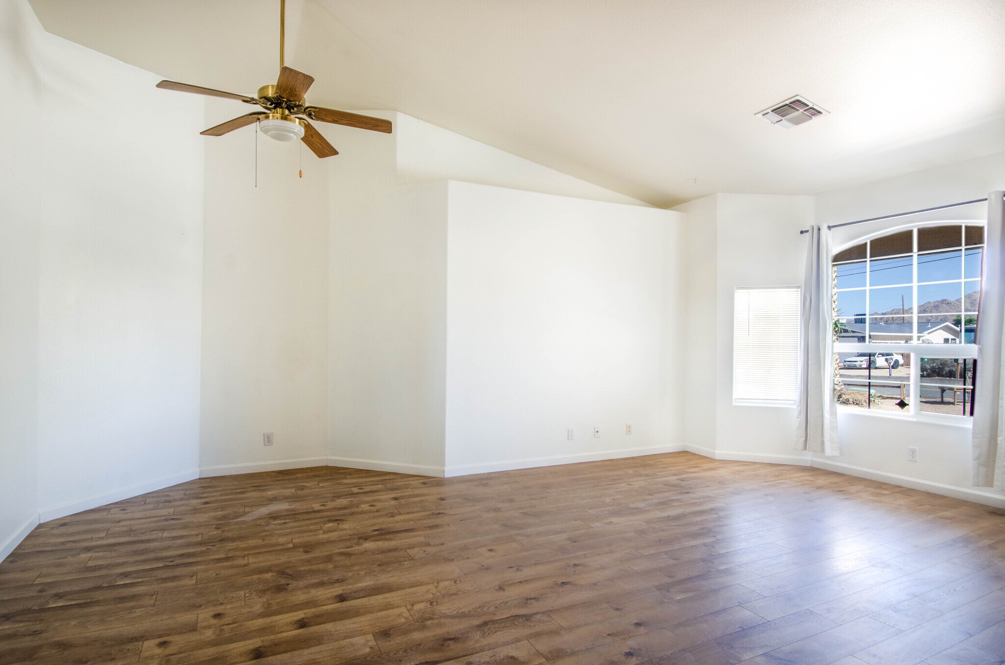 Building Photo - 72548 Sunnyslope Dr