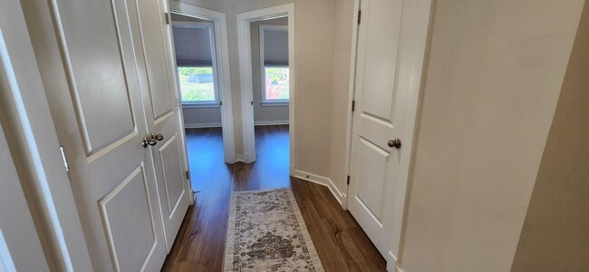 Building Photo - Downtown expansive luxury 3 level Townhome