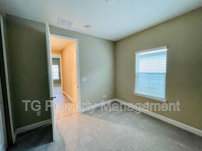 Building Photo - 122 Monthaven Dr