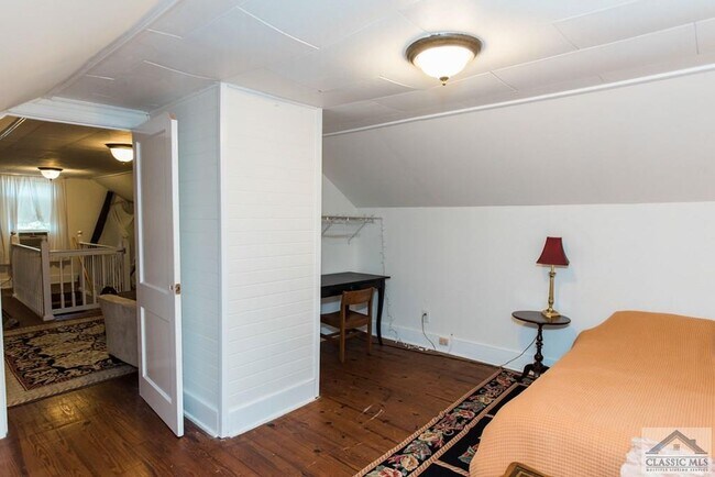 Building Photo - 520 Sunset Dr