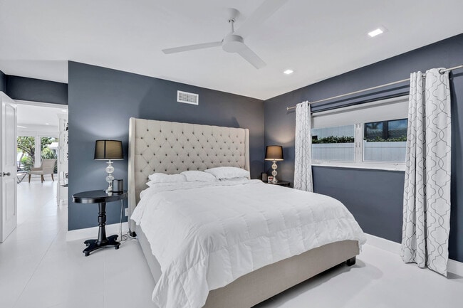 Building Photo - 836 NE 72nd St