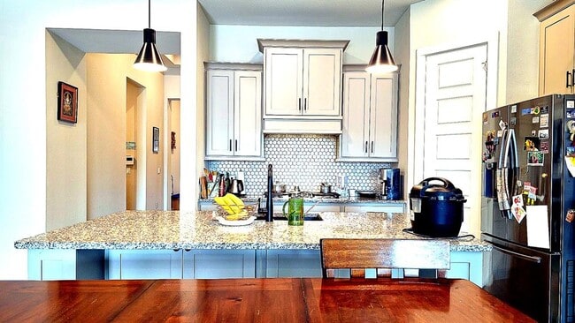 Building Photo - 8001 Silhouette St