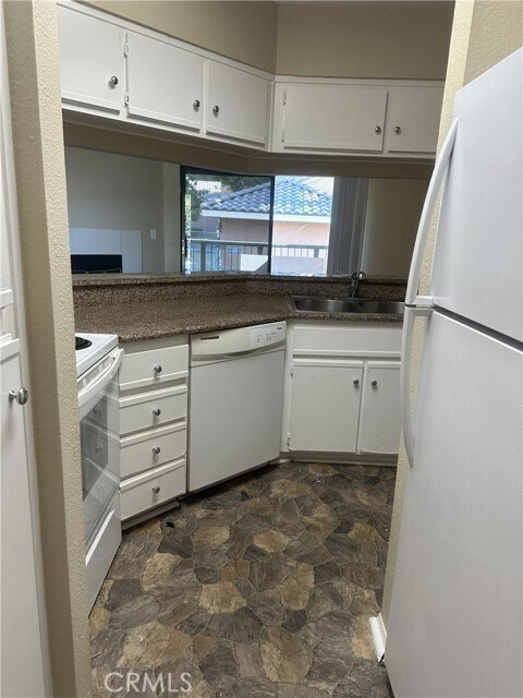 Building Photo - 10655 Lemon Ave