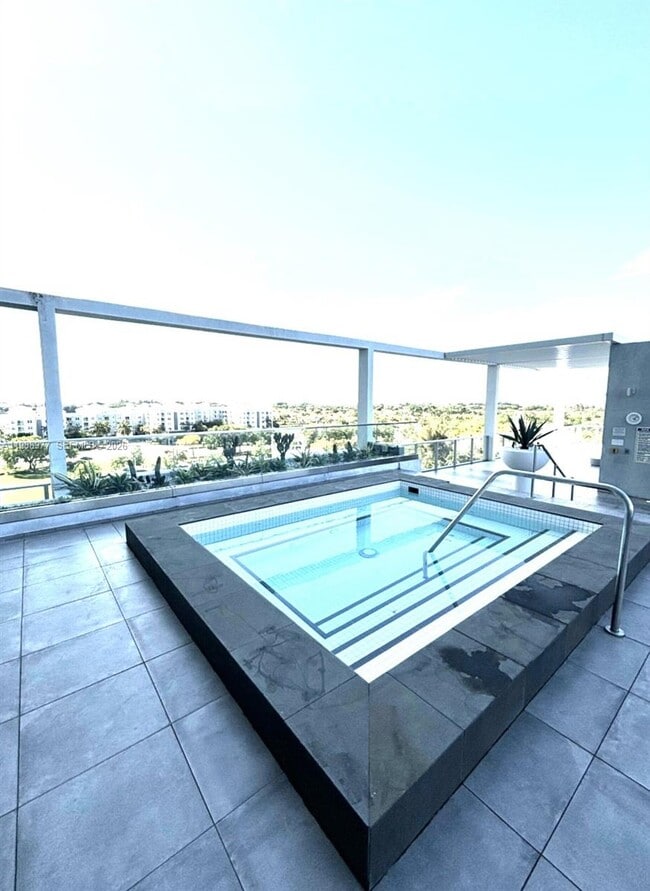 Building Photo - 2000 Metropica Wy