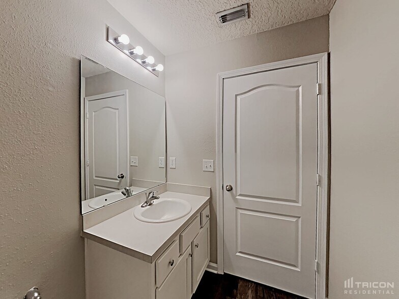 Building Photo - 12043 Sea Grove Pl