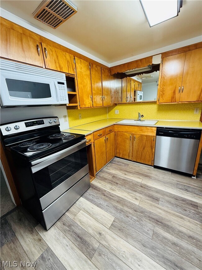 Building Photo - 1602 Logan Ave NW