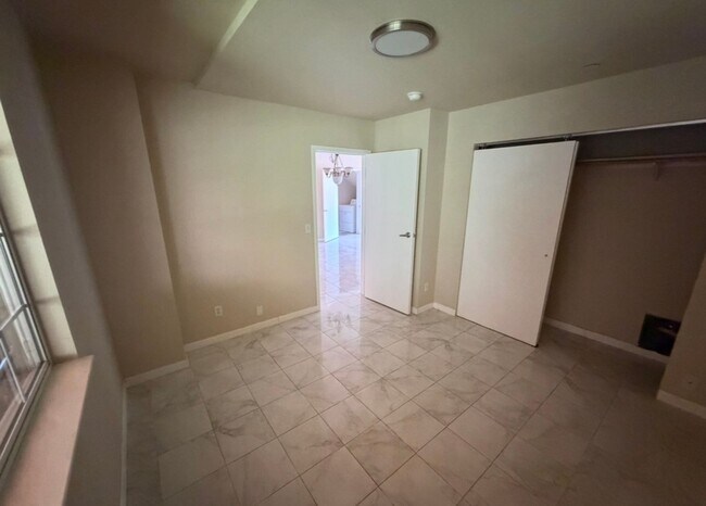 Building Photo - 158 Caldecott Ln