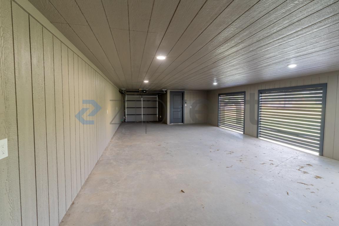 Building Photo - Unit A