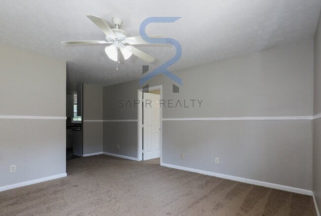 Building Photo - Move in before October 15th and get a $250...