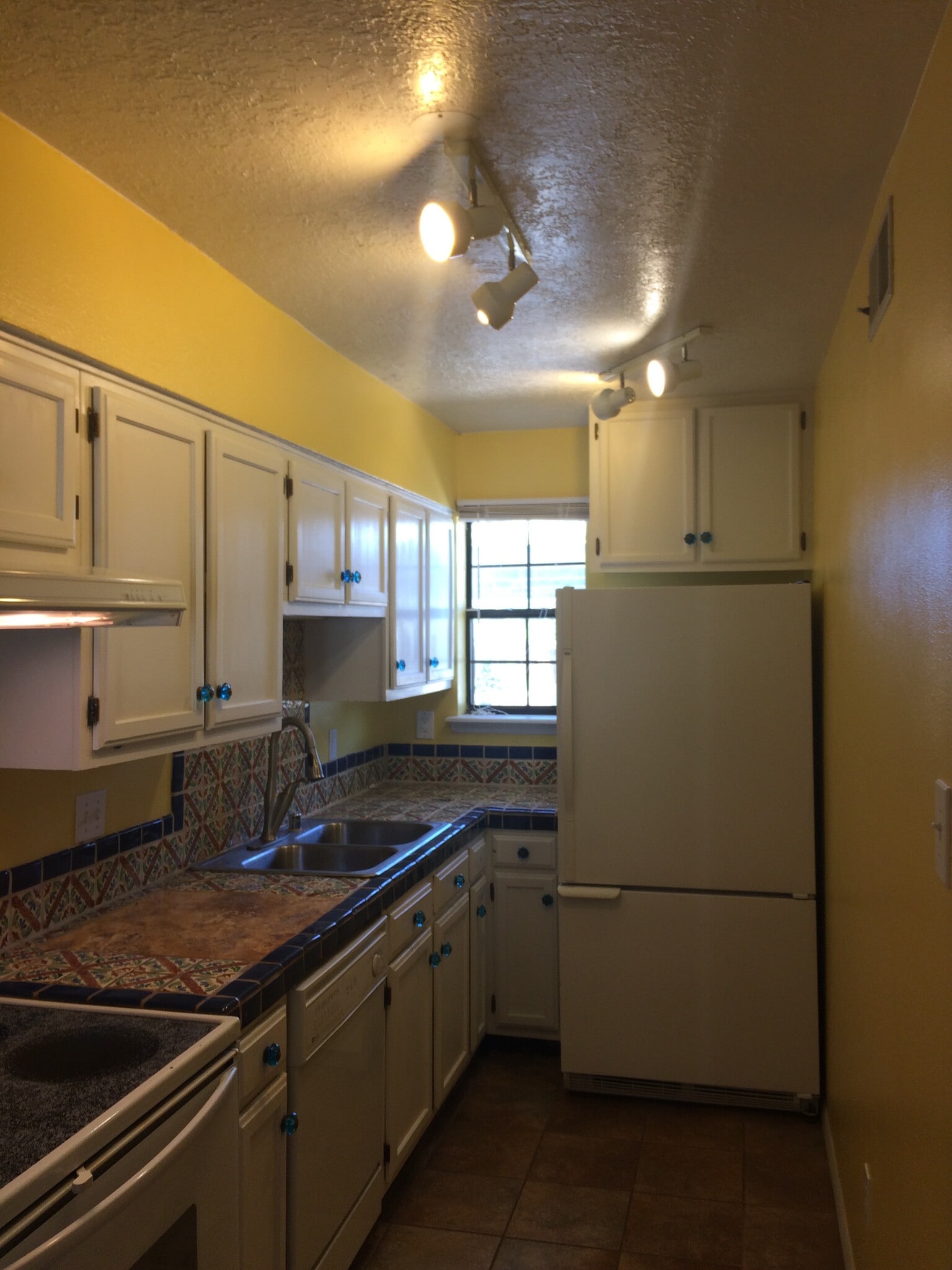 Kitchen - 2732 Calle Anna Jean