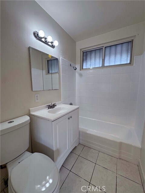 Building Photo - 324 E 79th St