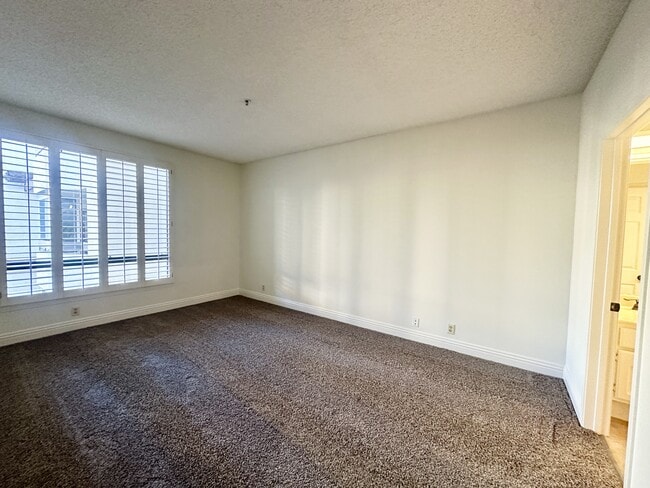 Building Photo - 5865 Friars Rd