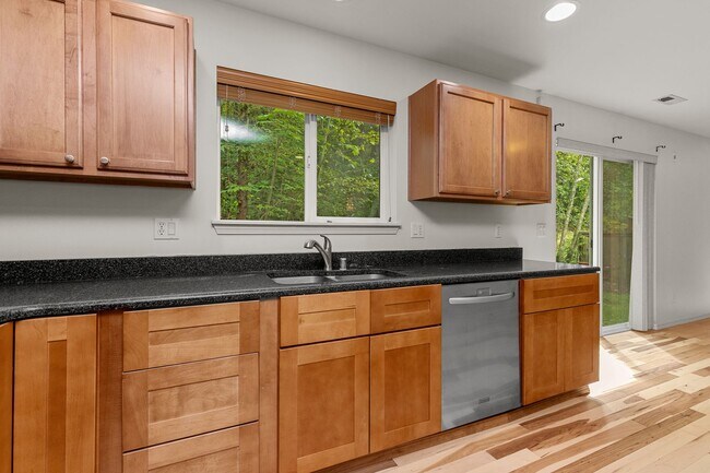 Building Photo - Stunning 3 bed, 2.5 bath home in desirable Bothell neighborhood