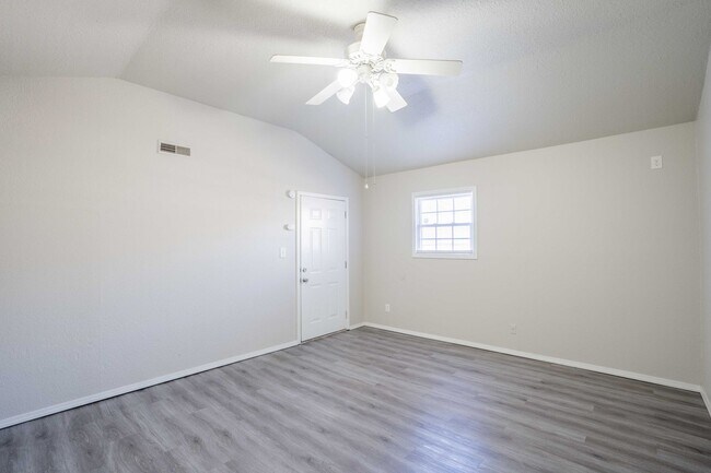 Building Photo - S Hudson Ave Duplex