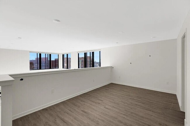 Building Photo - 500 N 13th St