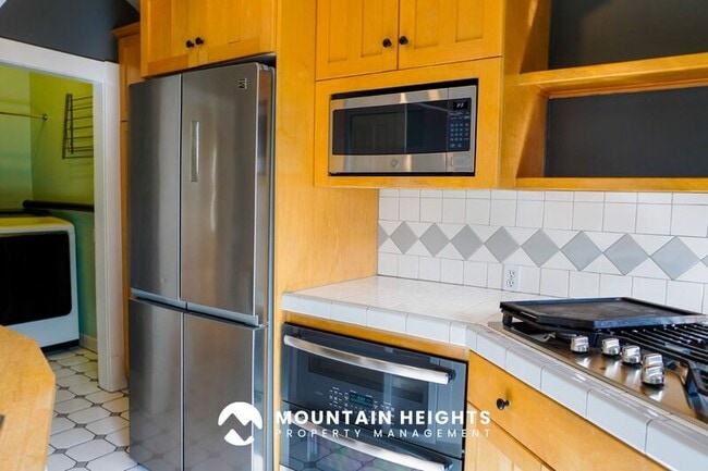 Building Photo - 235 Reed Ave N