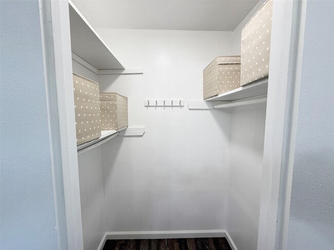 Building Photo - 307 Bellmar Ln