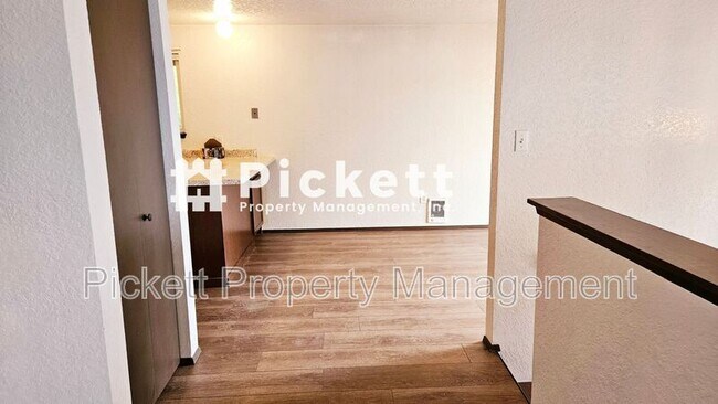Building Photo - 4629 Beach Dr E
