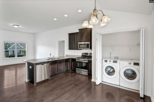 Building Photo - 357 Finch Ln