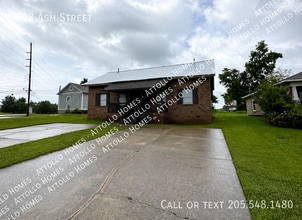 Building Photo - 3128 Ash St