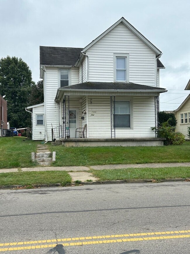 Primary Photo - 750-752 E Wheeling St