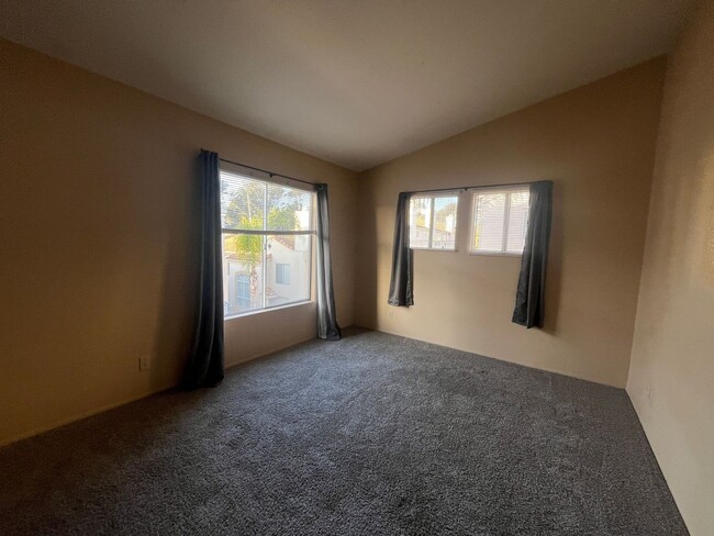 Building Photo - 2 Bedroom, 2.5 Bathroom Condo for Rent in ...