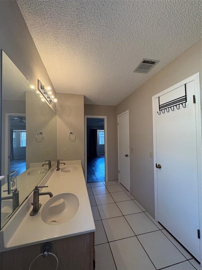 Building Photo - 16311 Rockgate Dr