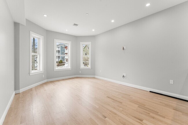 Building Photo - 23 Dewolf St