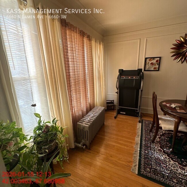 Building Photo - 6660 N Damen Ave