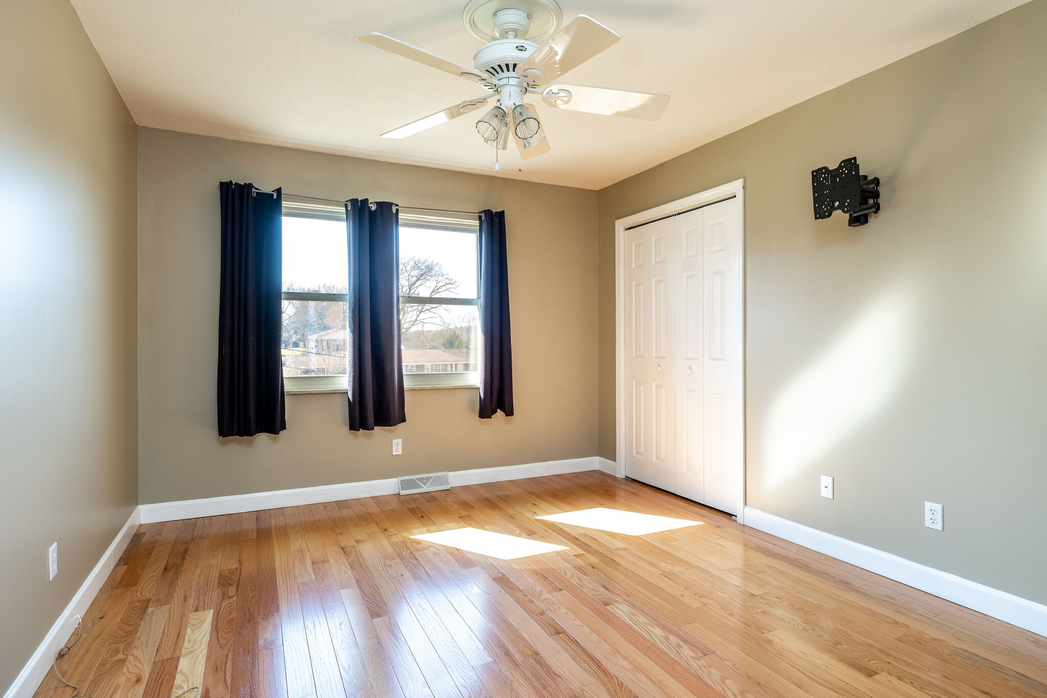 Building Photo - 908 Dartford Rd