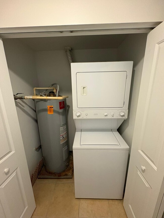 Building Photo - 511 SE 5 Ave