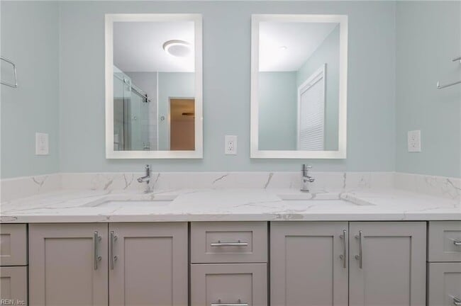 Building Photo - 521 Shakespeare Dr