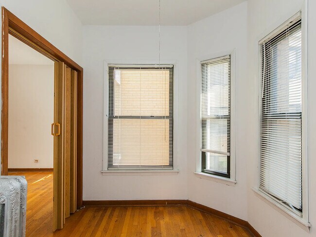 Building Photo - 520 W Diversey Pkwy