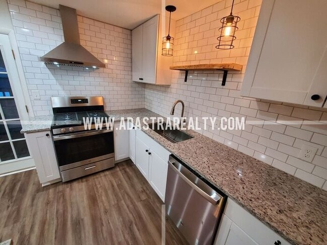 Building Photo - Beautiful Home in the Heart of Overland Pa...