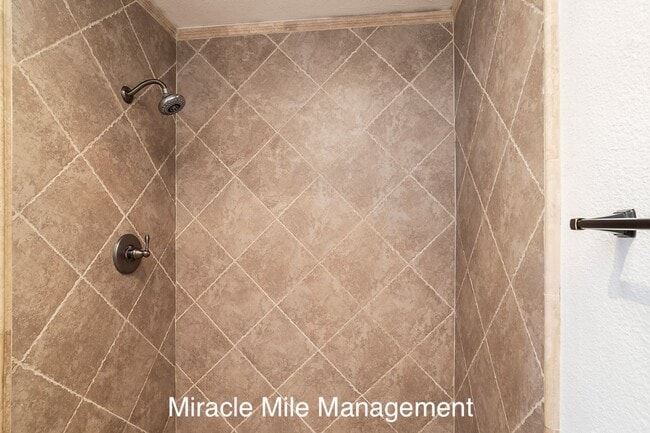 Building Photo - Wonderful Modern Townhouse-Style Condo with Stunning Views in Desirable Sausalito