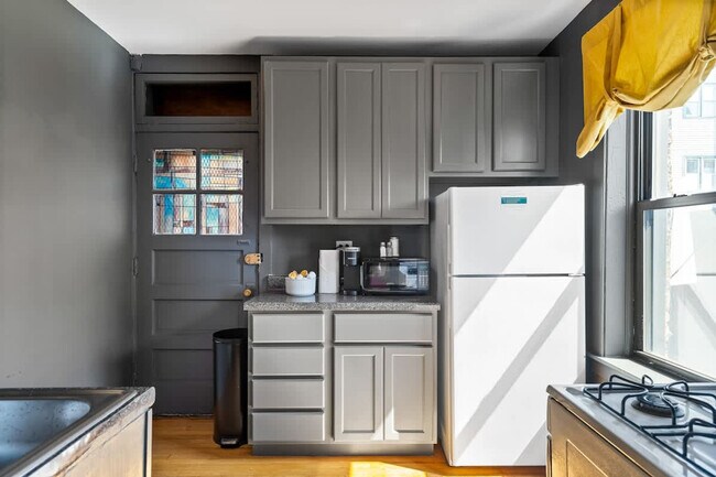 Building Photo - 3545 N Janssen Ave