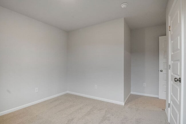 Building Photo - 813 Ashford Dr