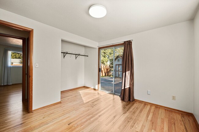 Building Photo - Charming 3-Bed Lakewood Home | Fully Updat...