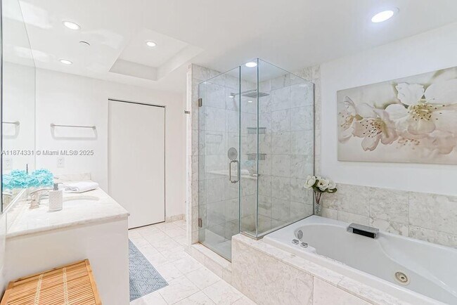 Building Photo - 1331 Brickell Bay Dr